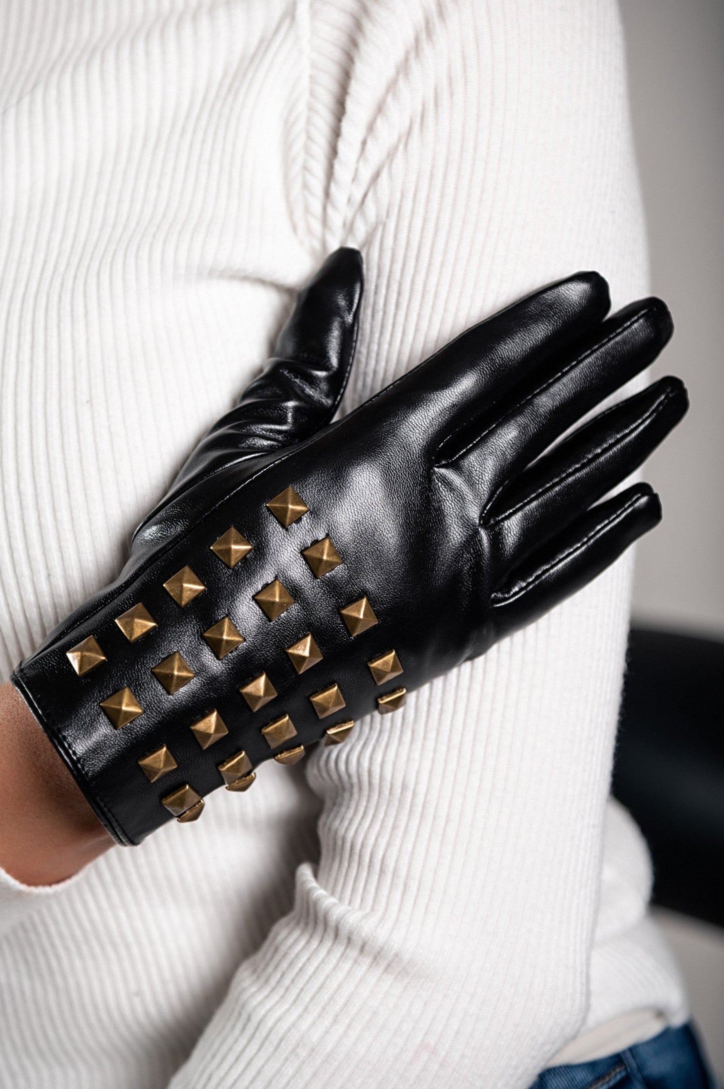 Imitation leather gloves with decorative rivets, black