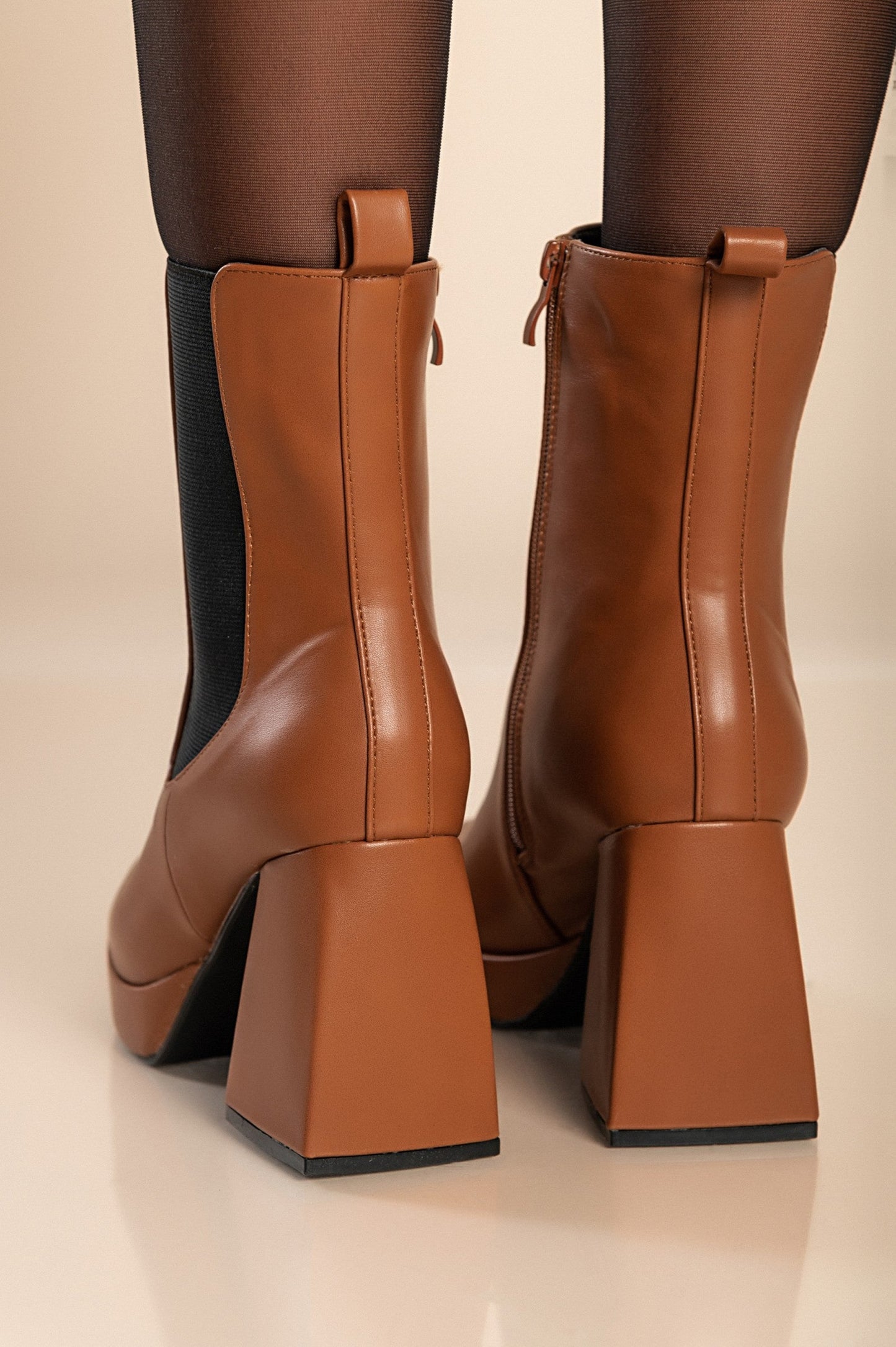 Elegant high-heeled ankle boots, U4AX89688, camellias