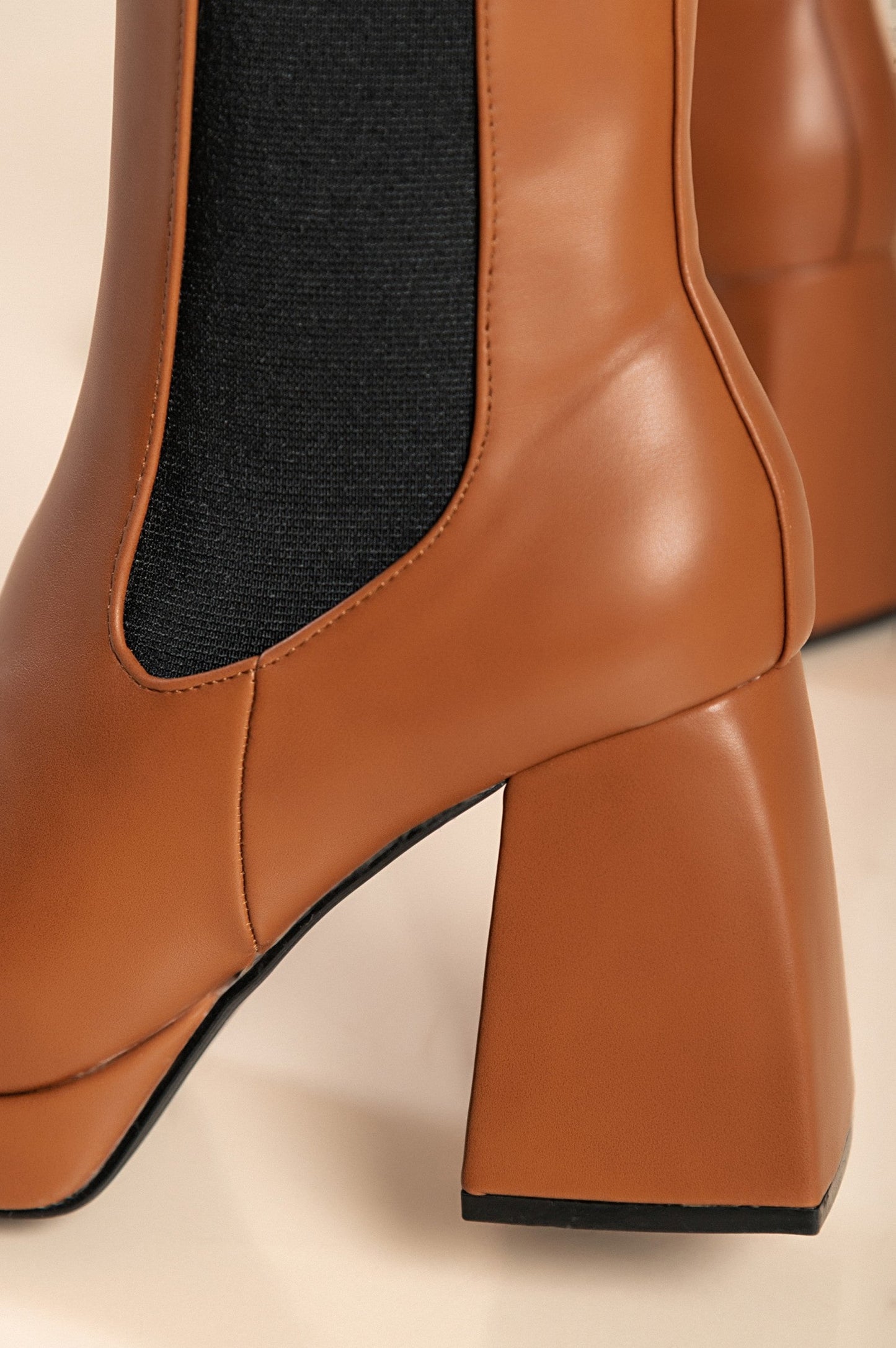 Elegant high-heeled ankle boots, U4AX89688, camellias