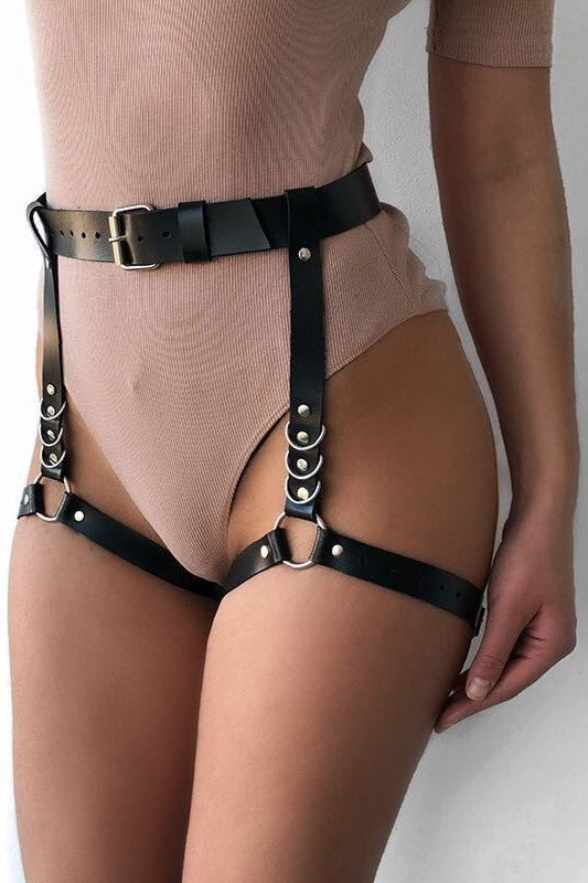 Imitation leather harness belt with metal rings, black