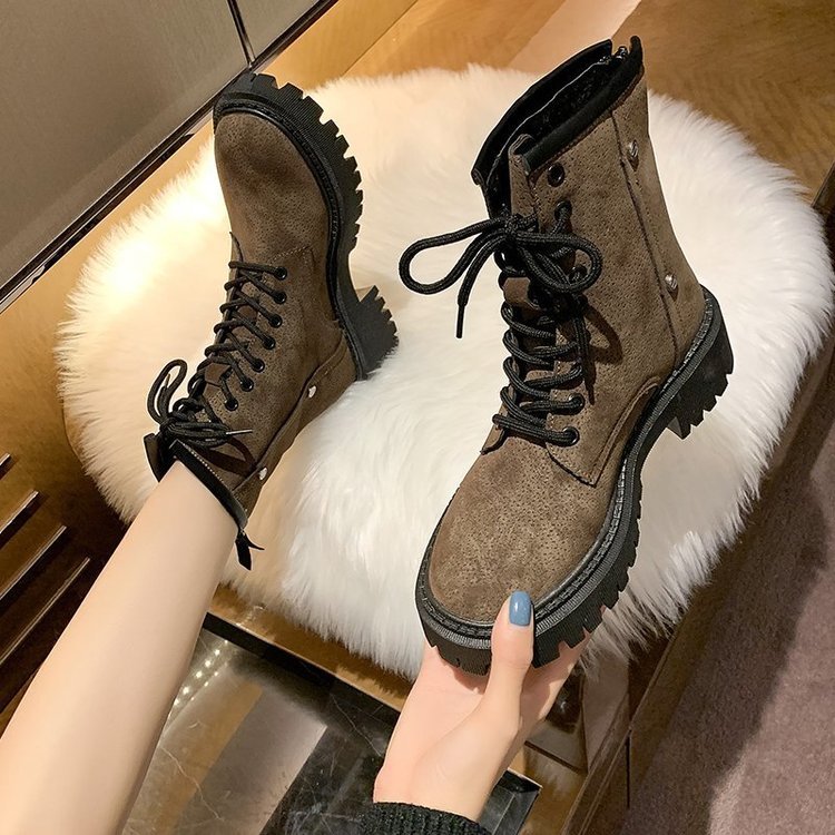 Chunky low-heel rounded leather ankle boots