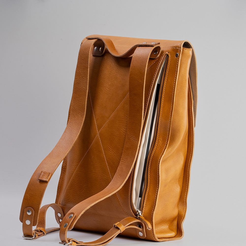 Leather laptop backpack - The Minimalist (Tan)